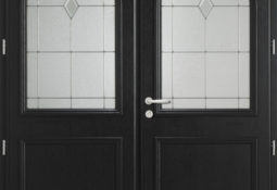 Porte d'entrée noir