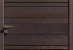 Porte d'entrée en bois brun