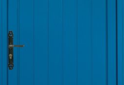 Porte d'entrée bleu en bois