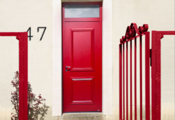 Porte d'entrée rouge