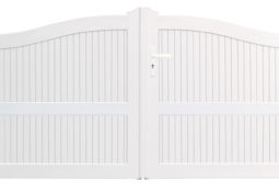 Portail à battant blanc