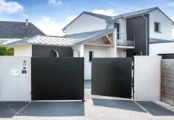 Portail battant noir