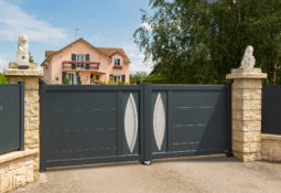 Portail battant gris