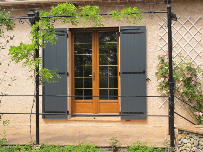 Volet battant plein en aluminium extrudé