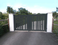 Portail battant gris