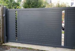 Portail coulissant gris en alu