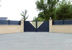 Portail à battant en aluminium