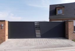 Portail coulissant gris