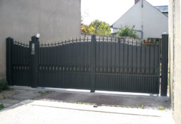 Portail battant noir