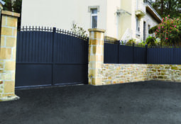 Portail battant noir